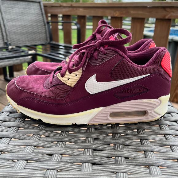2014 Nike Air Max Essential women sz 8.5 Villain Red/white/champagne 616730 600 - Picture 2 of 11